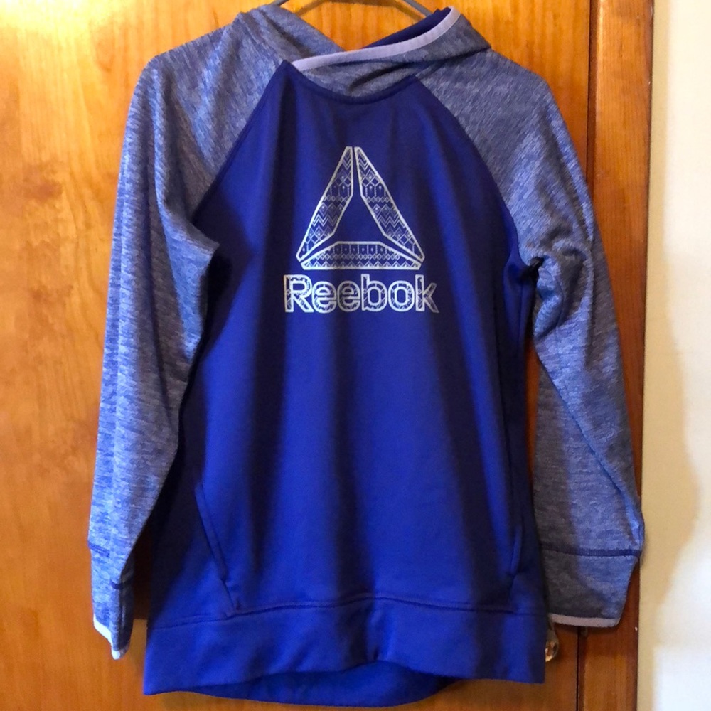 Kids sizing Reebok sweatshirt